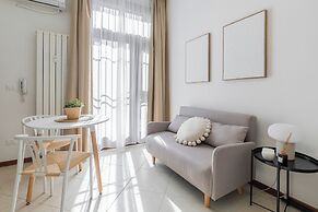 Light-Filled Flat by Wonderful Italy