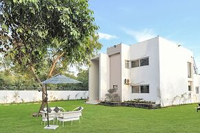 Alaya Stays Ratikara Ullaas 2BHK Pool