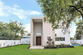 Alaya Stays Ratikara Ullaas 2BHK Pool