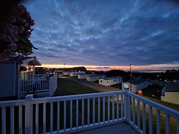 Caravan Sleeps 6 - Sea Views, Parking, Pets