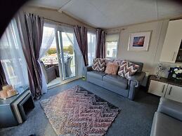 Caravan Sleeps 6 - Sea Views, Parking, Pets