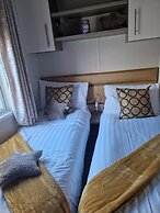 Caravan Sleeps 6 - Sea Views, Parking, Pets