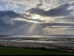 Caravan Sleeps 6 - Sea Views, Parking, Pets