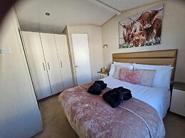 Caravan Sleeps 6 - Sea Views, Parking, Pets