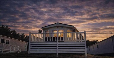 Caravan Sleeps 6 - Sea Views, Parking, Pets