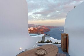 Pura Vida Cave House