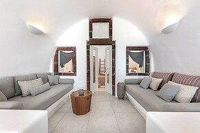 Pura Vida Cave House