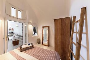 Pura Vida Cave House