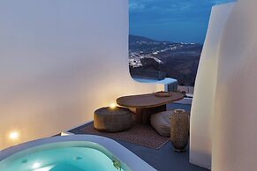 Pura Vida Cave House