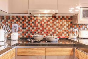 Majestic 2BR with garden view in Regent