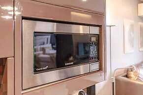 Majestic 2BR with garden view in Regent