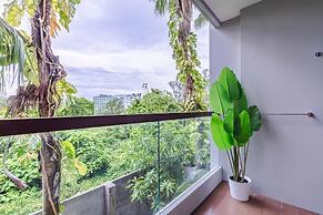 Majestic 2BR with garden view in Regent