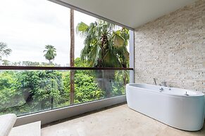 Majestic 2BR with garden view in Regent