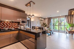 Majestic 2BR with garden view in Regent