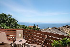 Art House with Seaview by Konnect, Spartylas