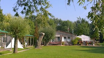 Ferienhaus mit Kamin am Achterwasser in Lutow