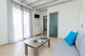Studios River - Potos Poolside Nest w/ Garden View