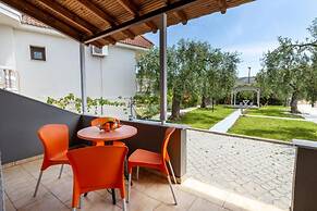 Studios River - Potos Poolside Nest w/ Garden View