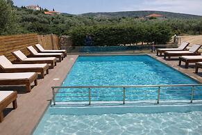 Studios River - Potos Poolside Nest w/ Garden View