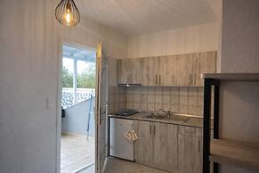 Studios River - Potos Poolside Nest w/ Garden View