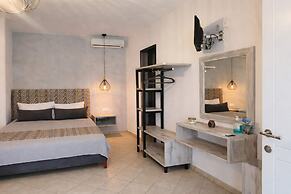 Studios River - Potos Poolside Nest w/ Garden View