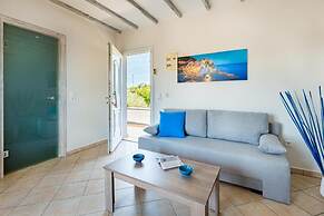 Studios River - Potos Poolside Nest w/ Garden View