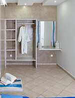Studios River - Potos Poolside Apartment With View