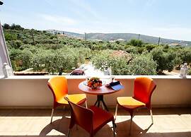 Studios River - Potos Poolside Apartment With View