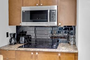 Fillmore Downtown Suites