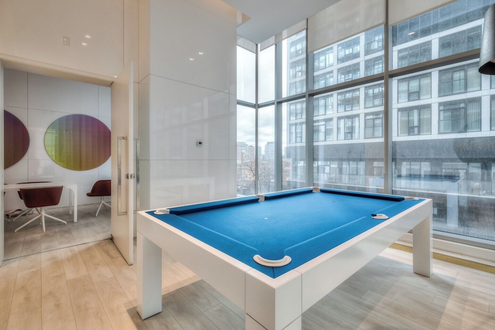 Hotel and Suites Eaton Center