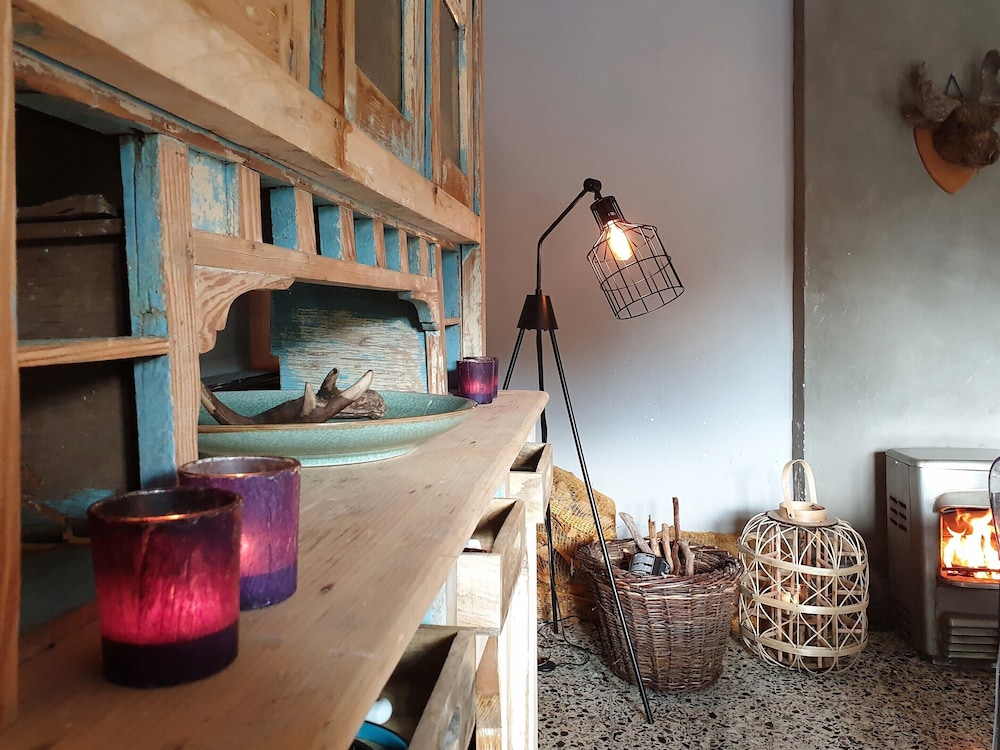 Charming Garden Holiday Home for 6
