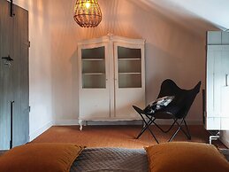 Charming Garden Holiday Home for 6