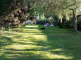 Charming Garden Holiday Home for 6