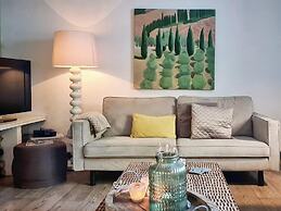 Charming Garden Holiday Home for 6