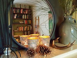 Charming Garden Holiday Home for 6