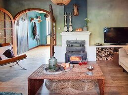 Charming Garden Holiday Home for 6