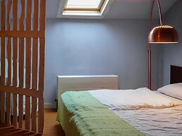 Charming Garden Holiday Home for 6