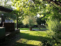 Charming Garden Holiday Home for 6