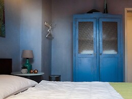 Charming Garden Holiday Home for 6