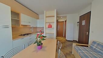 Centrally Located Accommodation With Balcony