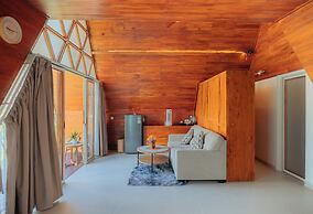 Svargan Lakeside Glamping & Restaurant