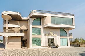 Travinities Hotel - The Royal Palace