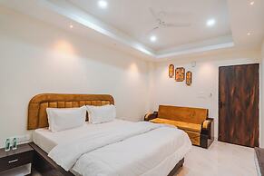 Travinities Hotel - The Royal Palace