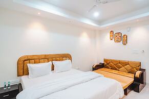 Travinities Hotel - The Royal Palace