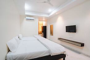 Travinities Hotel - The Royal Palace