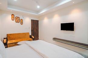 Travinities Hotel - The Royal Palace