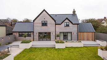 Spacious Countryside Home Yoga Studio