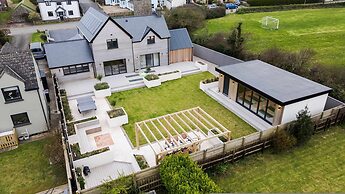 Spacious Countryside Home Yoga Studio