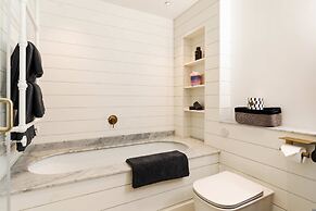 Spacious Countryside Home Yoga Studio