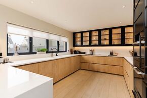 Spacious Countryside Home Yoga Studio